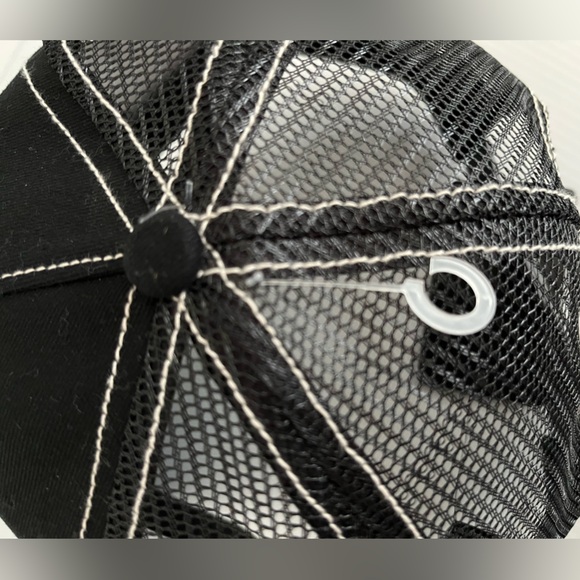 True Religion 5 Panel 3D Embroidered Logo Outline hat - Picture 6 of 10